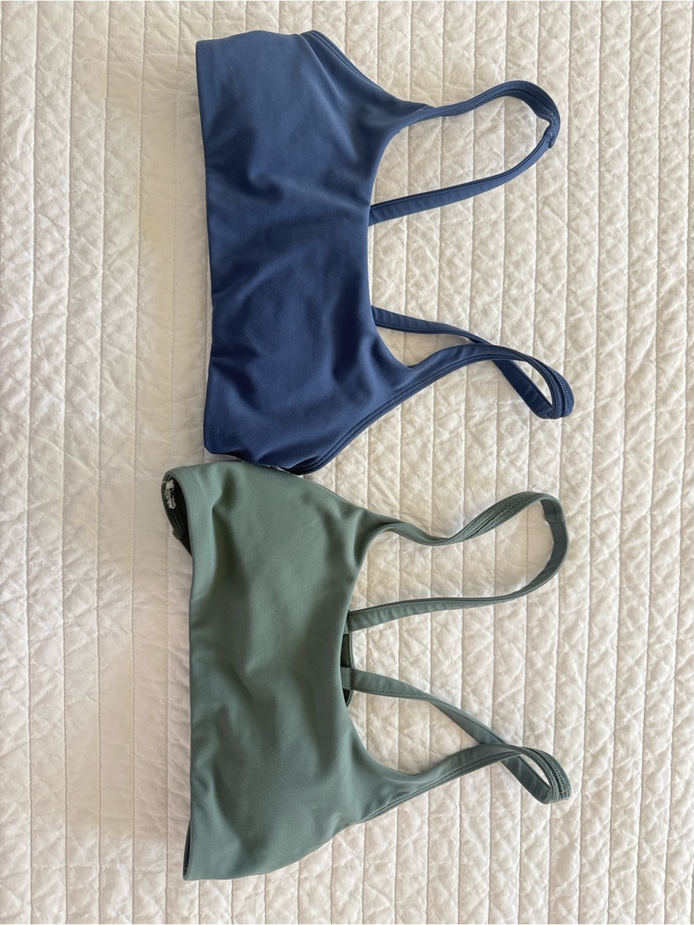 Vuori sports bras. Size XS